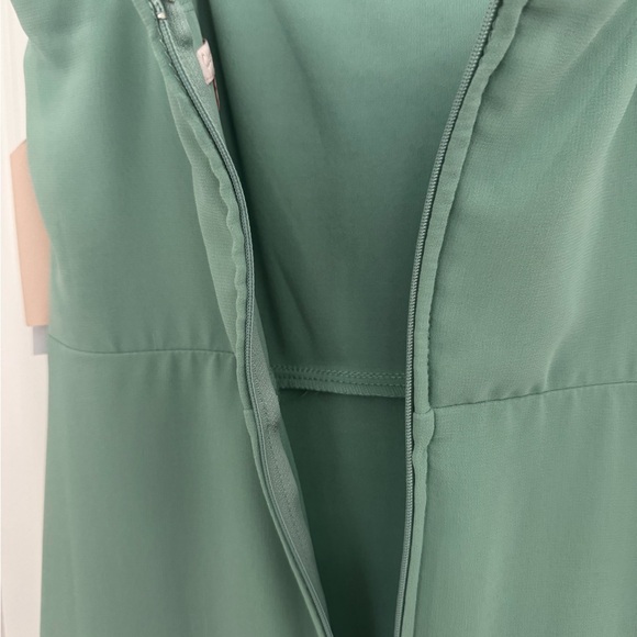 Elegant Green Maxi Dress with Pearl Adjustable Straps - Picture 7 of 9